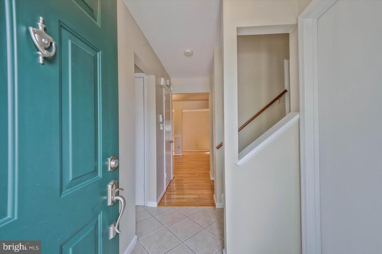 7177 Lake Cove Dr - Photo 7 of 46