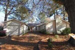 featured image of 880 Hunters Retreat Dr