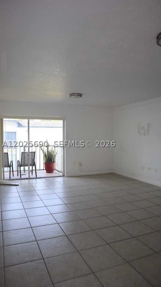 7235 Sw 94th Pl #J6 - Photo 3 of 12