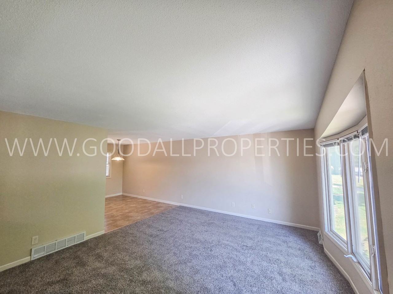 1116 39th St - Photo 4 of 21