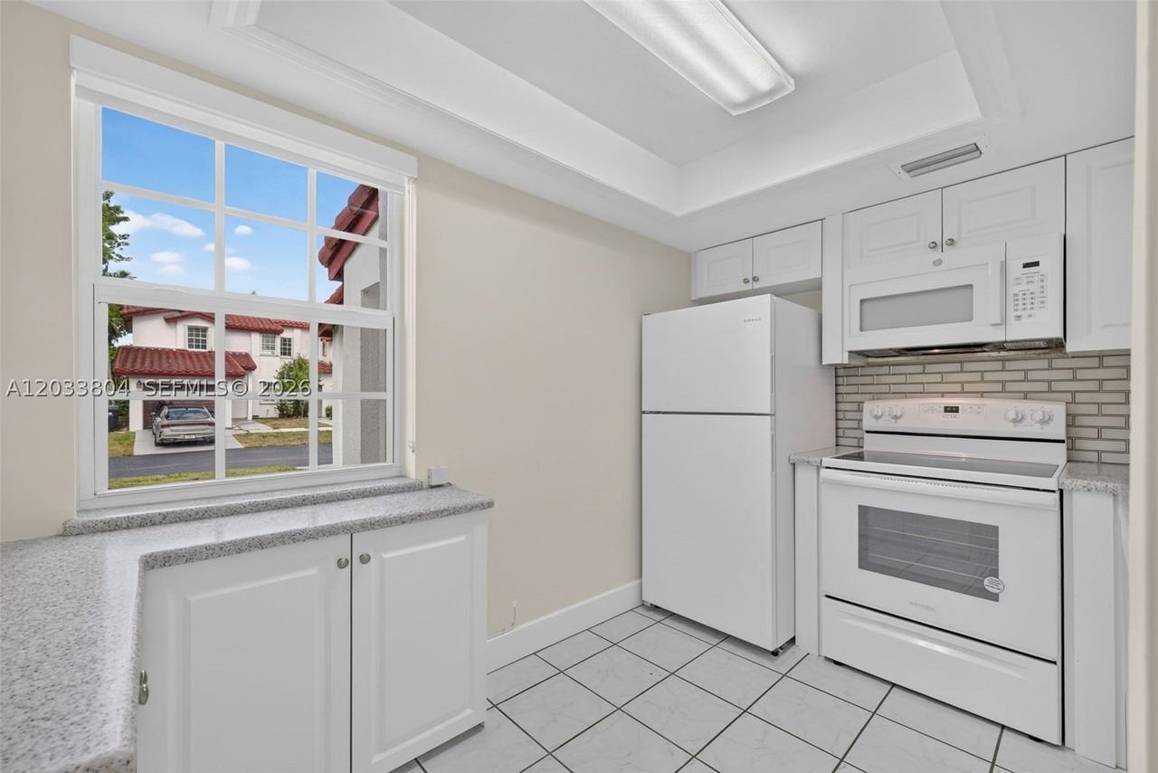 20759 Sw 83rd Ave - Photo 5 of 43