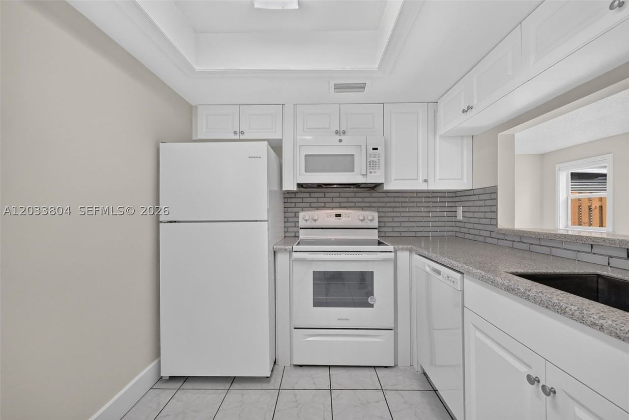 20759 Sw 83rd Ave - Photo 6 of 43