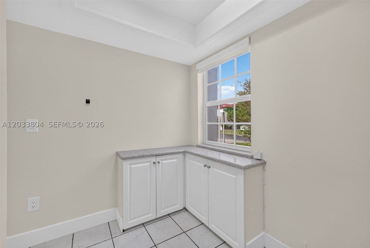 20759 Sw 83rd Ave - Photo 7 of 43