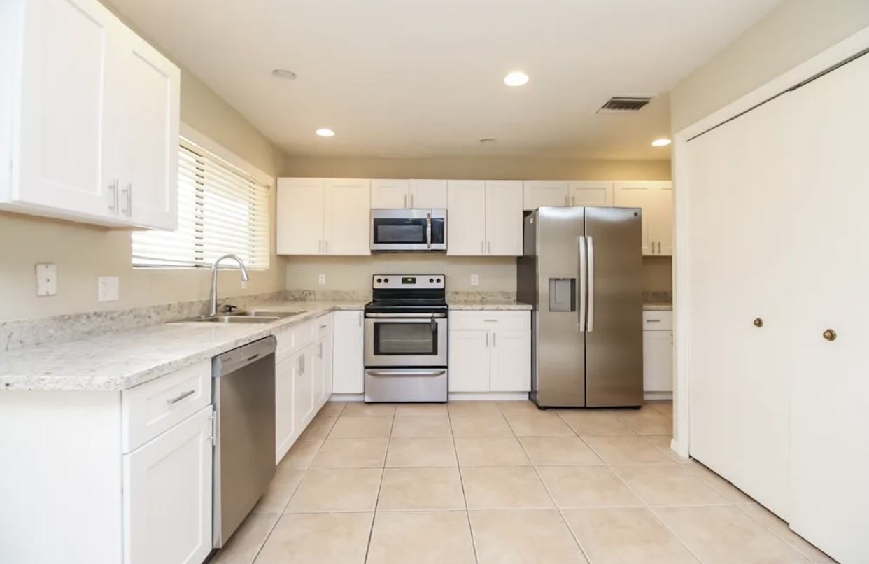 1650 East Grandview Street - Photo 5 of 9