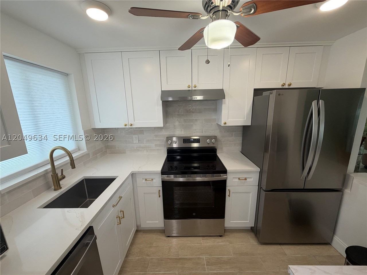 8135 Sunrise Lakes Blvd #210 - Photo 5 of 44