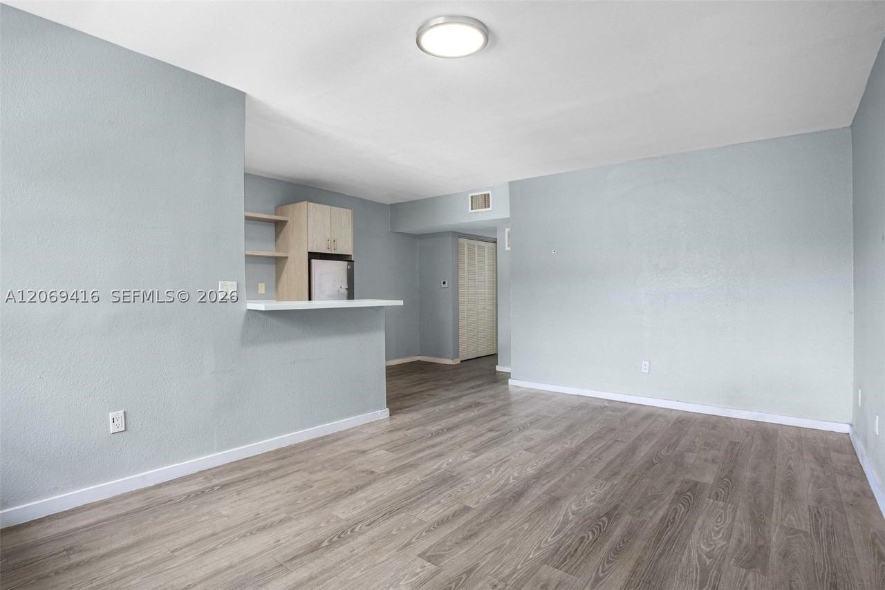 1135 8th St #8 - Photo 3 of 24