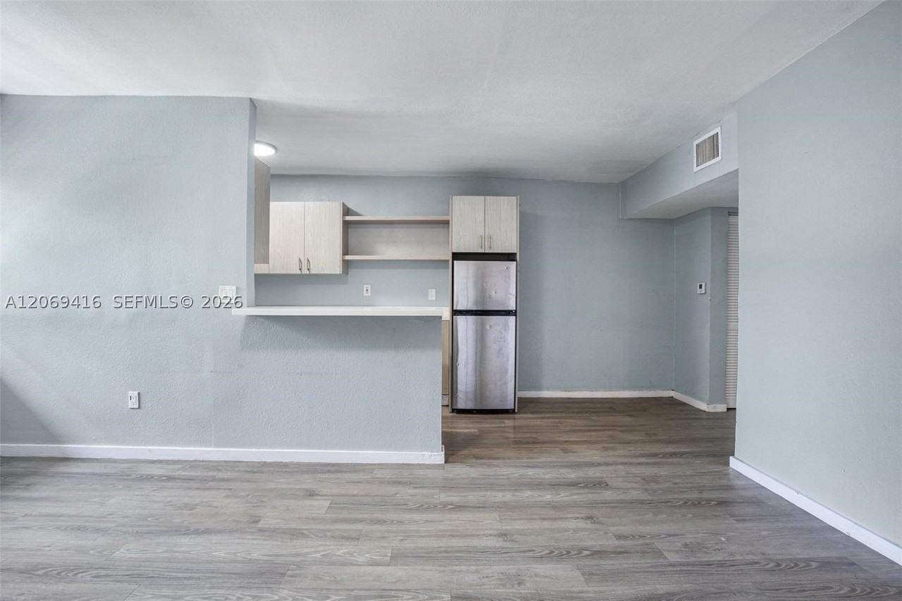 1135 8th St #8 - Photo 4 of 24