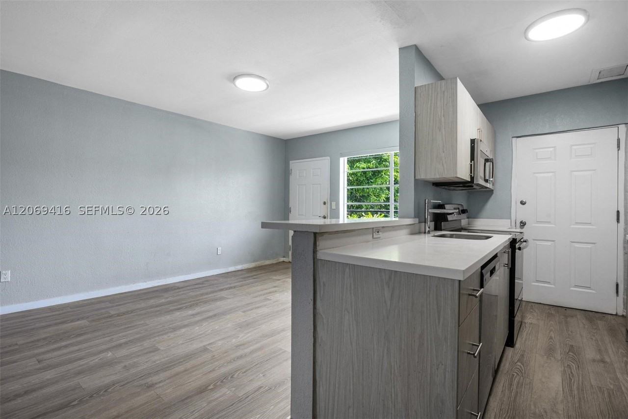 1135 8th St #8 - Photo 7 of 24
