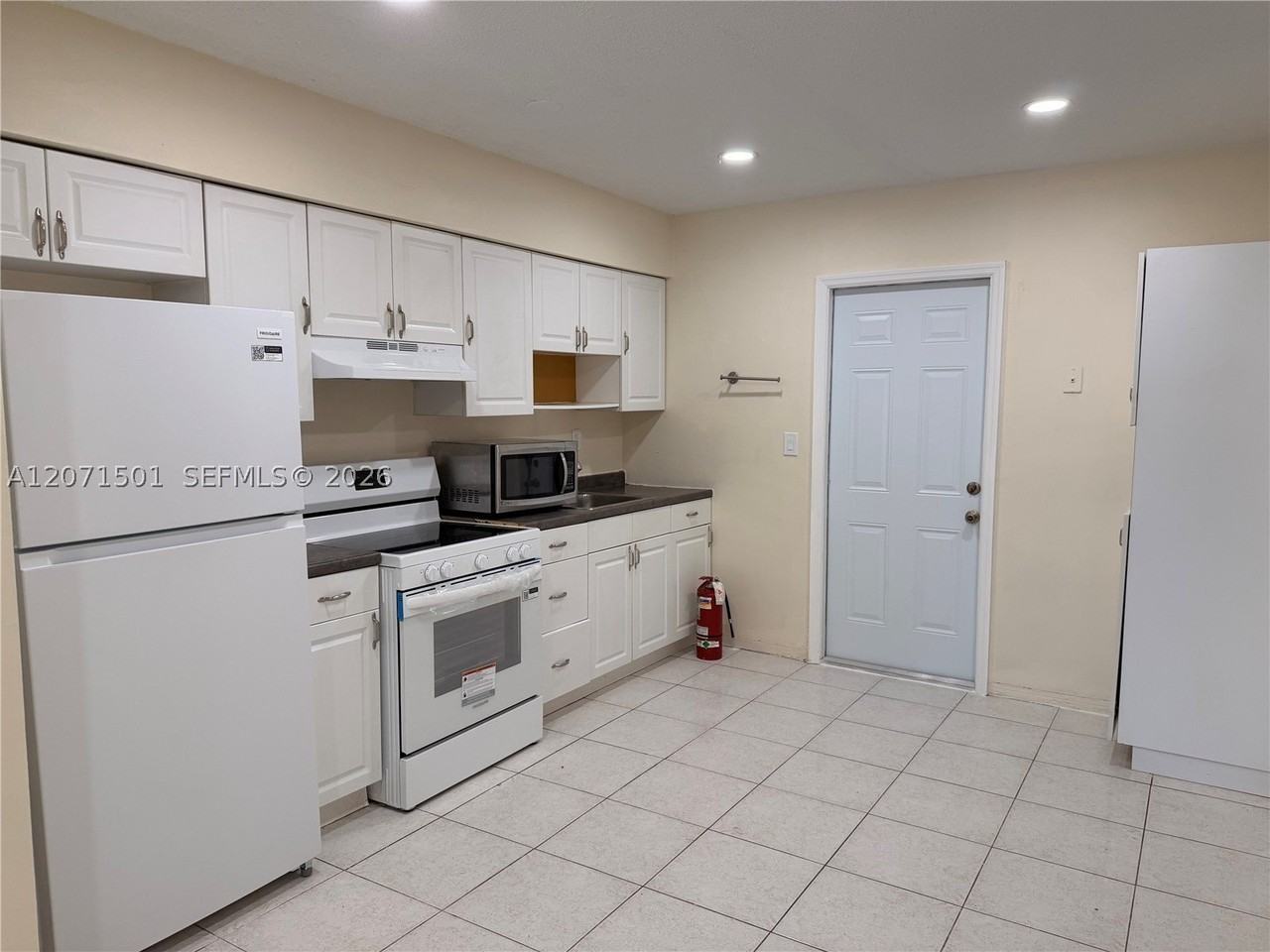 6050 Sw 34th St #1 - Photo 5 of 13