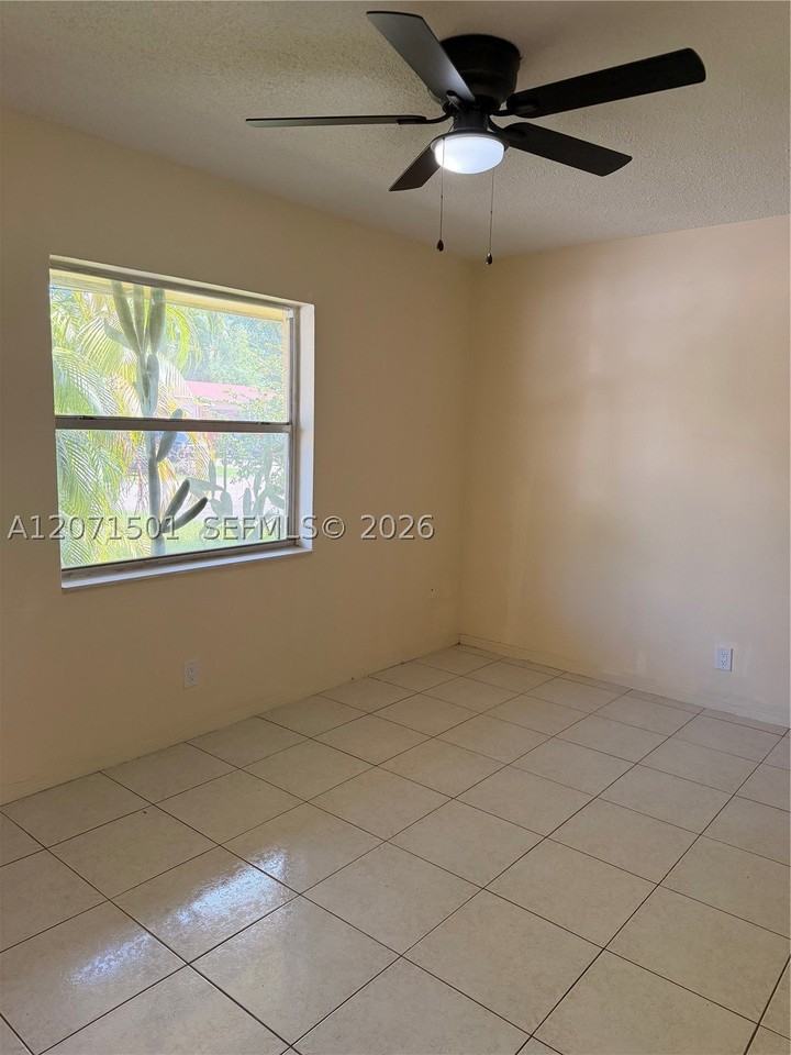 6050 Sw 34th St #1 - Photo 7 of 13