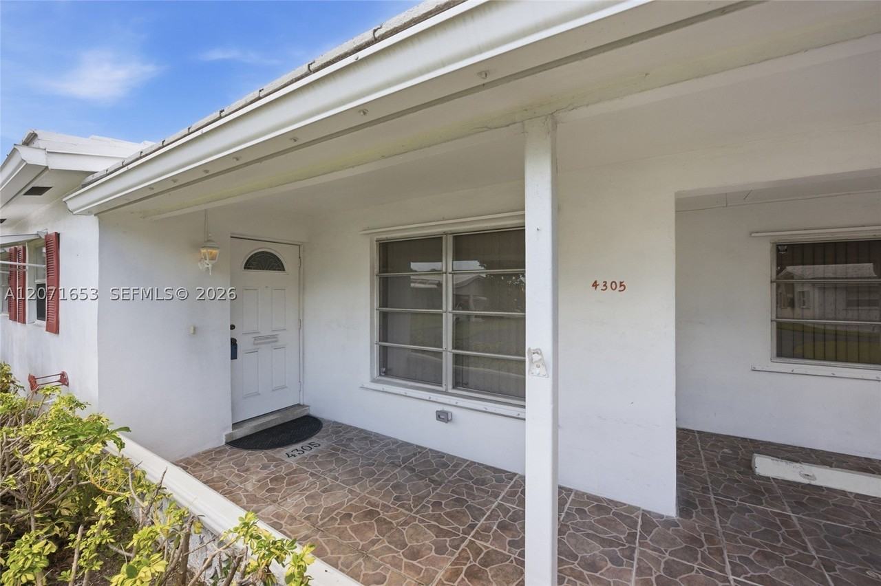 4305 Nw 1st Ter - Photo 5 of 41