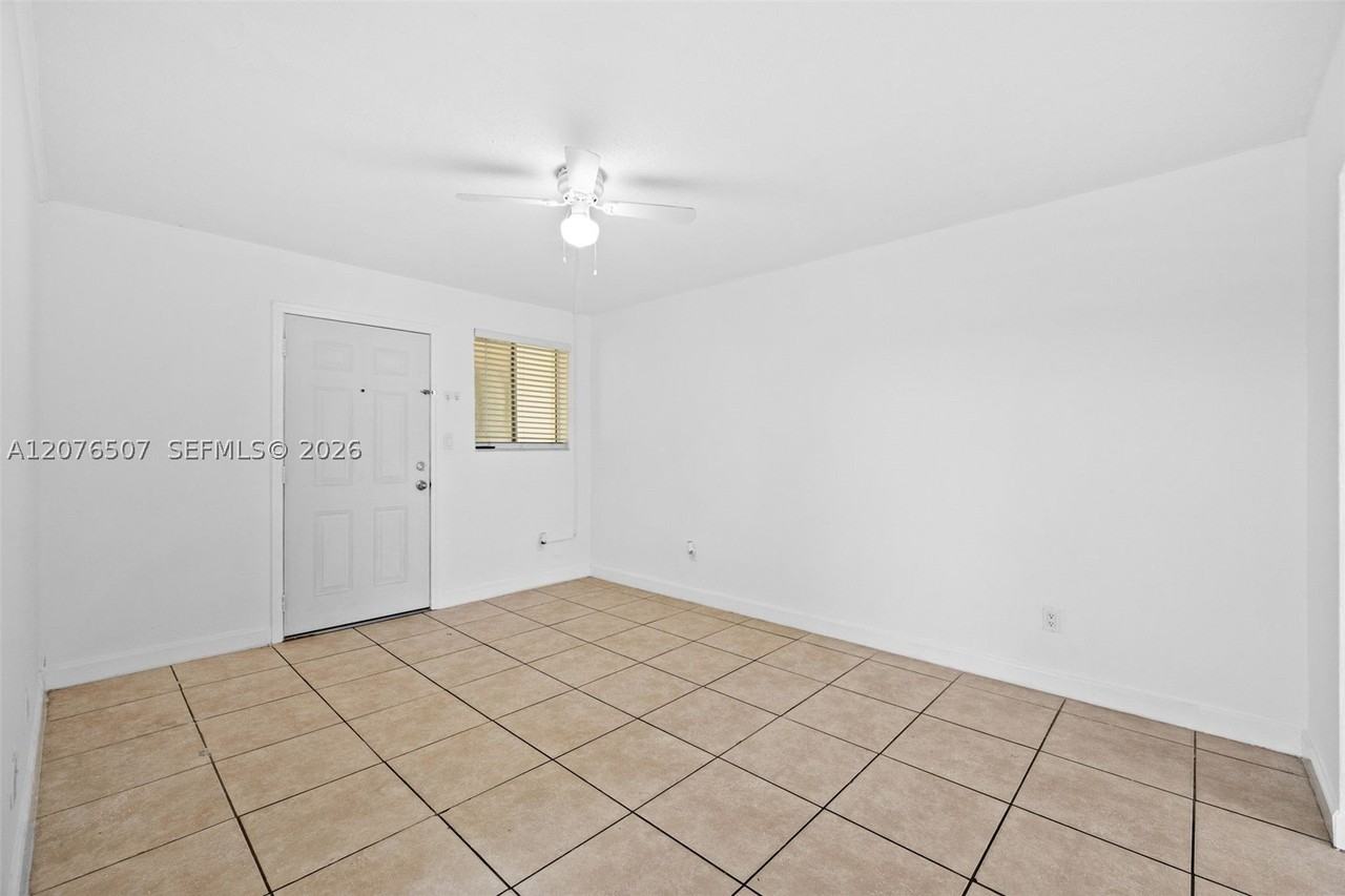 2799 E 4th Ave #10 - Photo 4 of 14