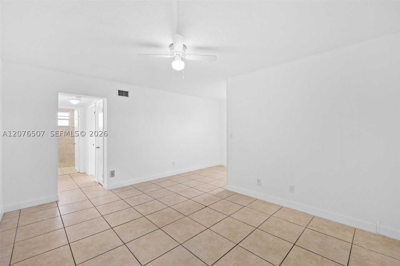 2799 E 4th Ave #10 - Photo 5 of 14