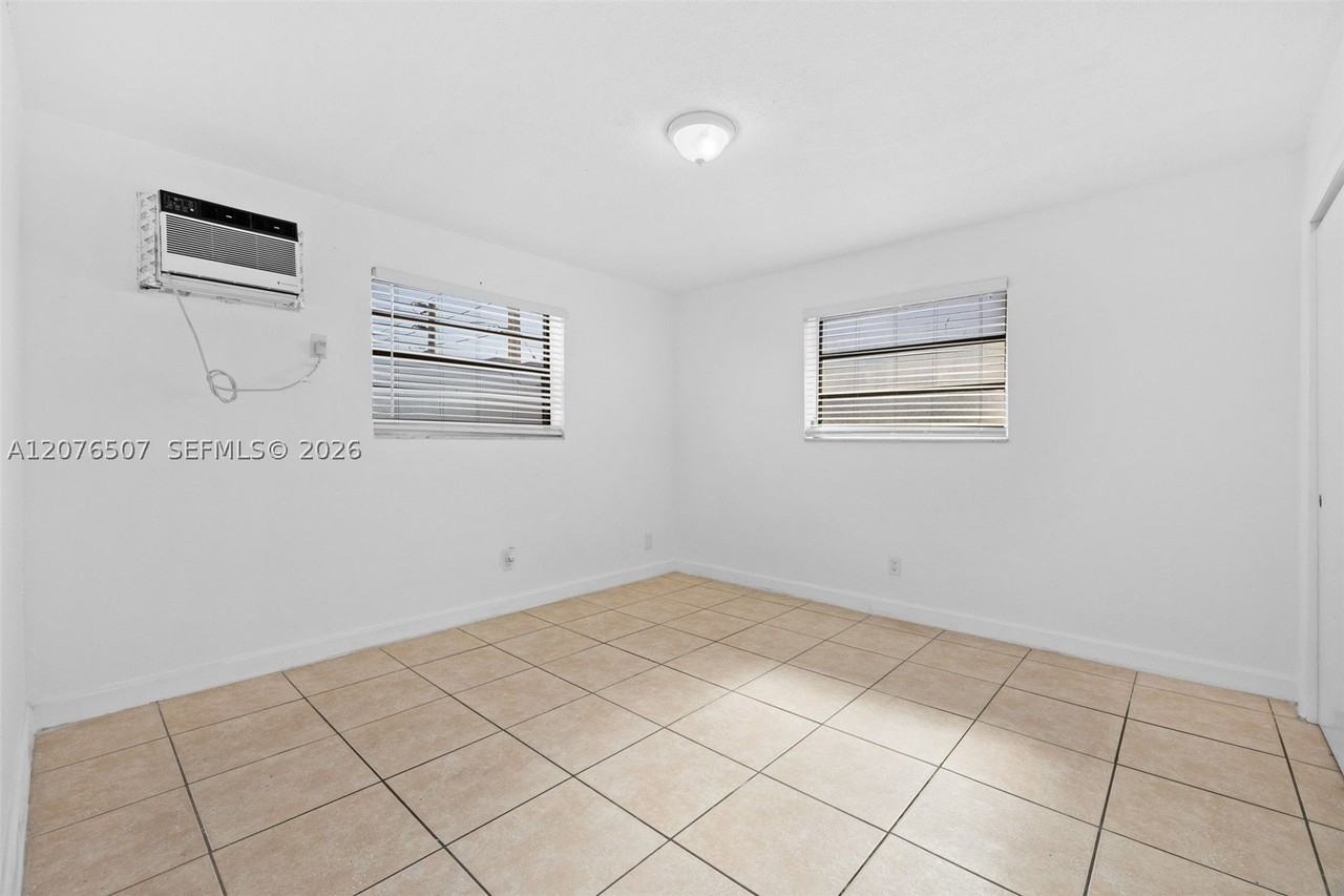2799 E 4th Ave #10 - Photo 7 of 14