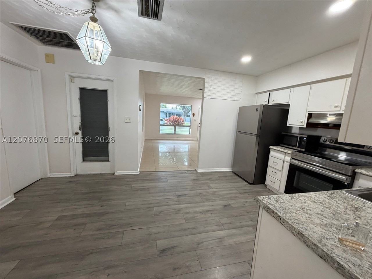 650 N 73rd Ave - Photo 2 of 29