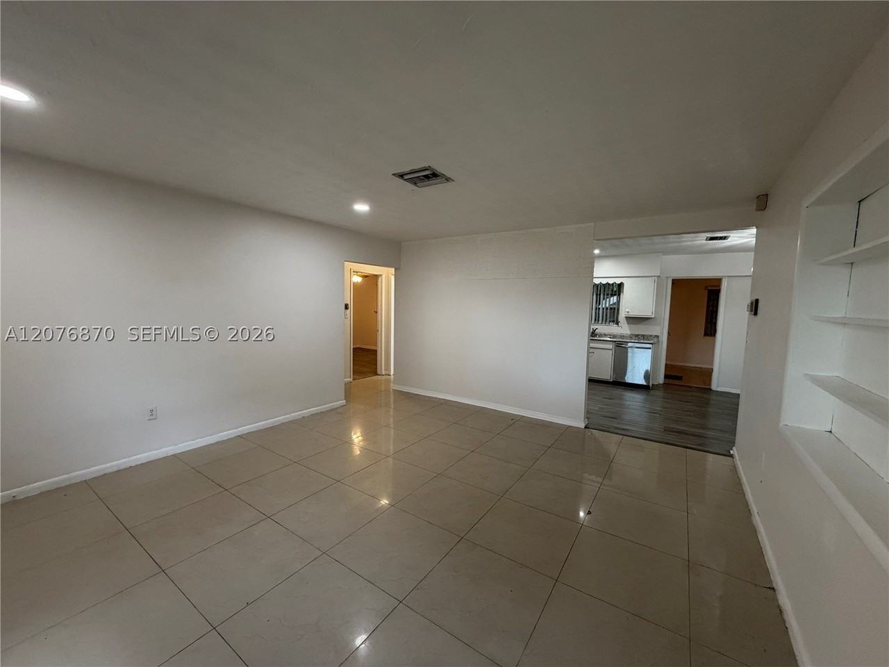 650 N 73rd Ave - Photo 6 of 29