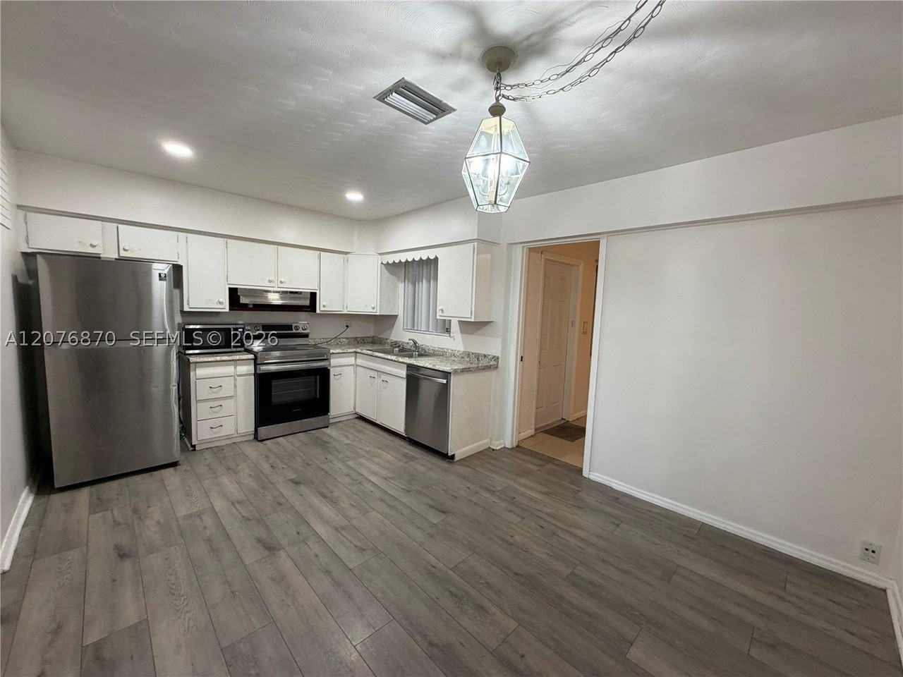 650 N 73rd Ave - Photo 7 of 29