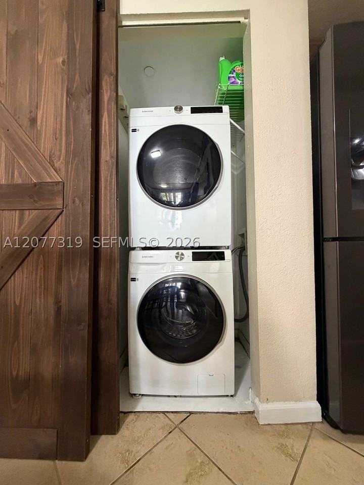 1060 Nw 7th St #205 - Photo 3 of 23