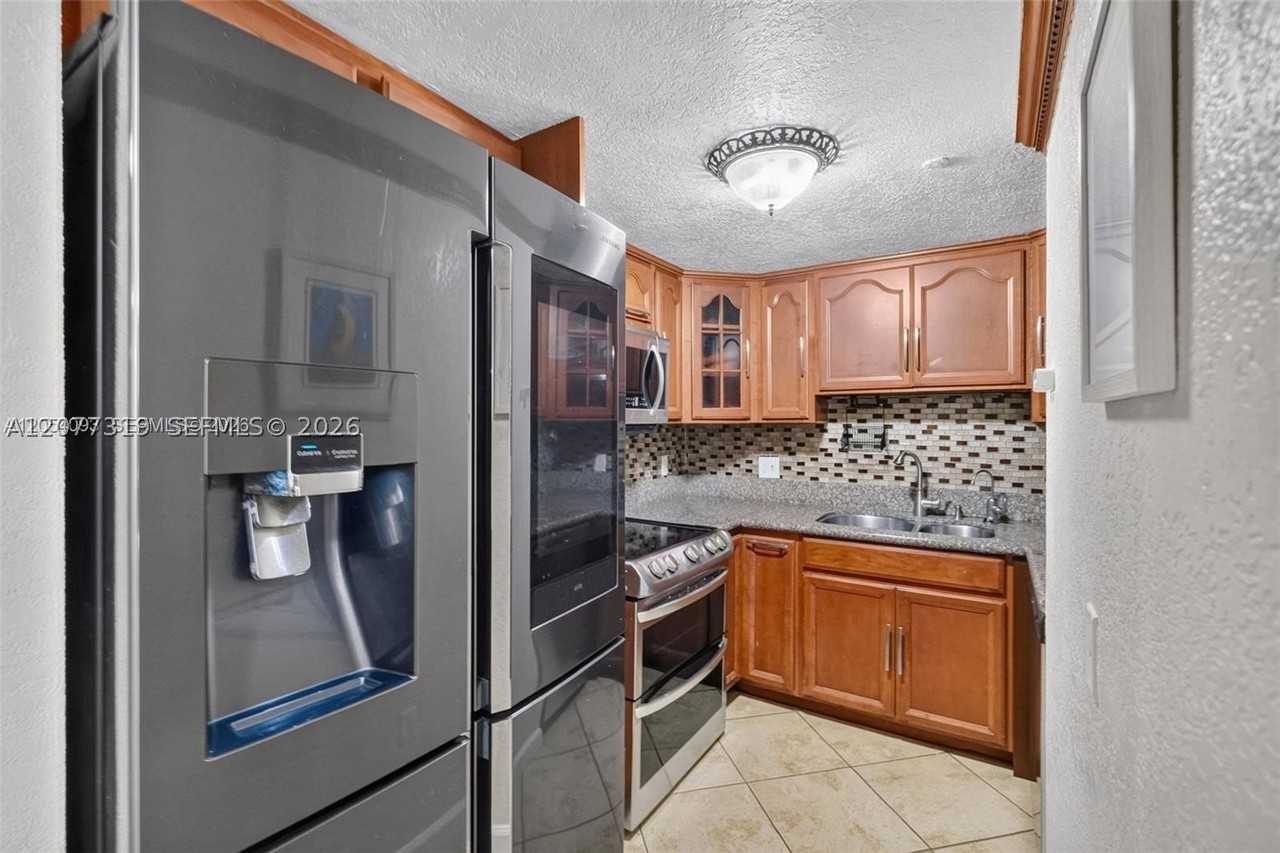 1060 Nw 7th St #205 - Photo 7 of 23