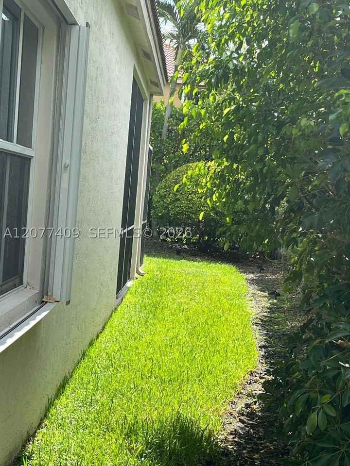 761 Tanglewood Cir #761 - Photo 5 of 50