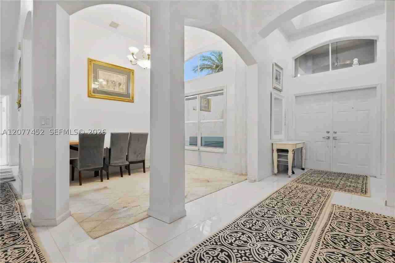 1010 Sw 191st Ter #0 - Photo 7 of 34