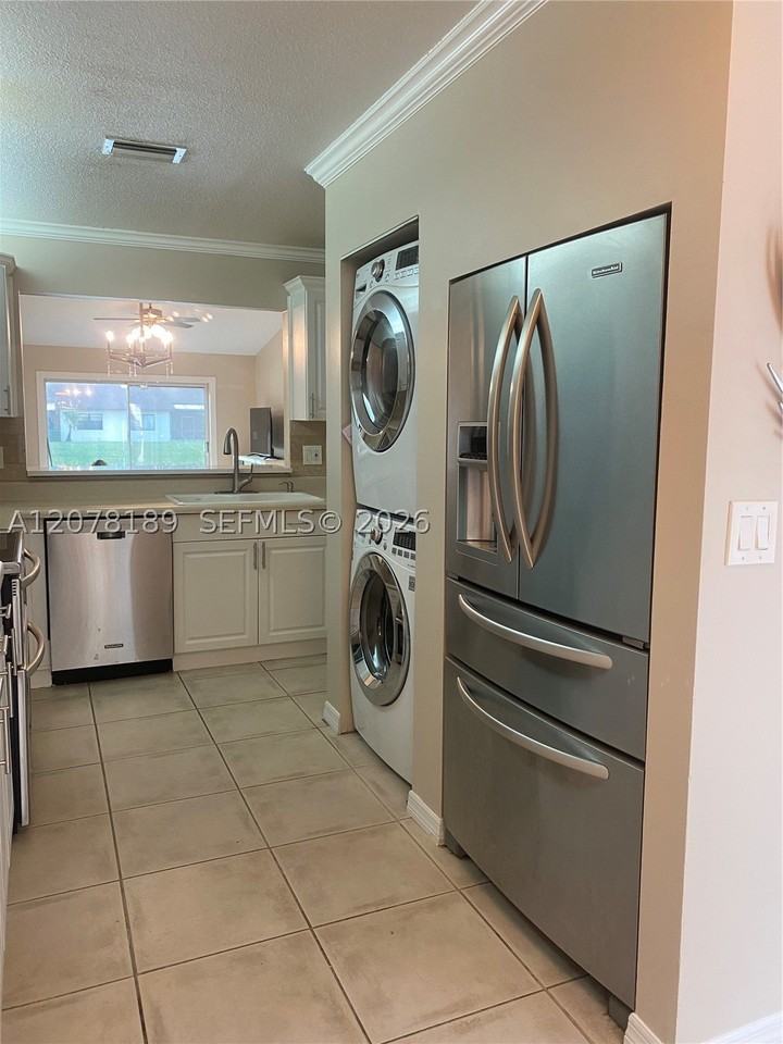 803 Sw 119th Way #803 - Photo 4 of 8