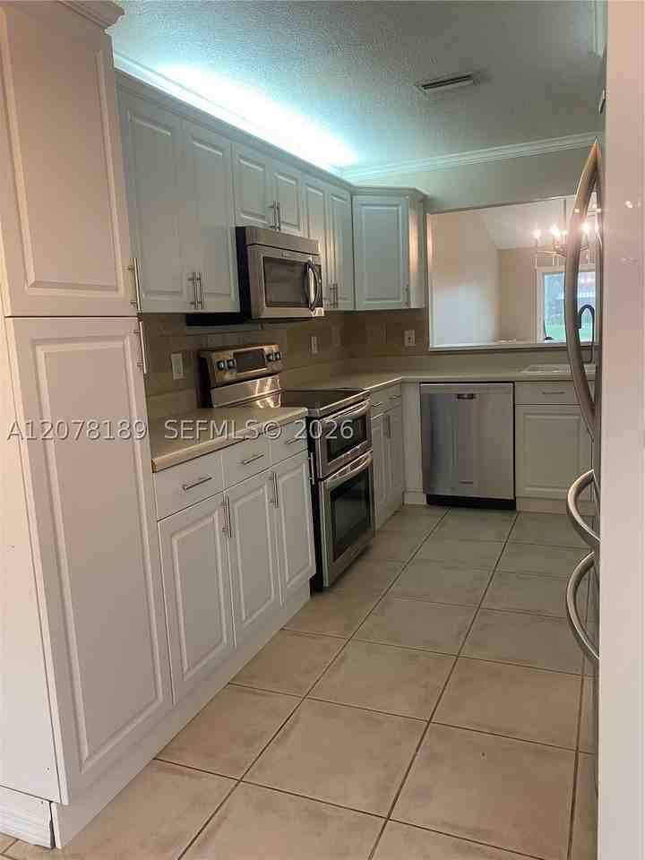 803 Sw 119th Way #803 - Photo 5 of 8