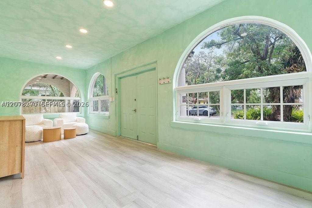 22 Ne 44th St #0 - Photo 5 of 50