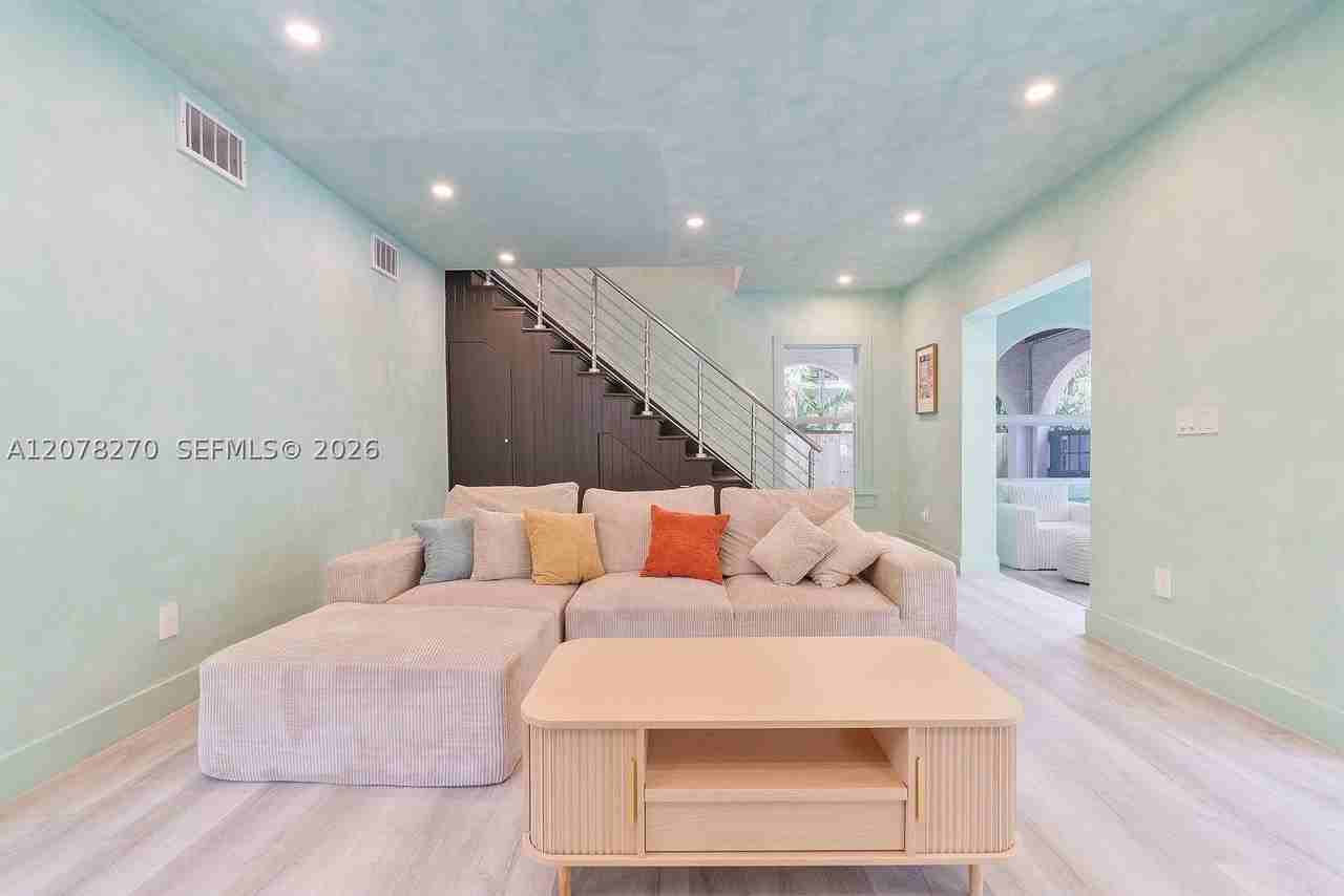 22 Ne 44th St #0 - Photo 7 of 50