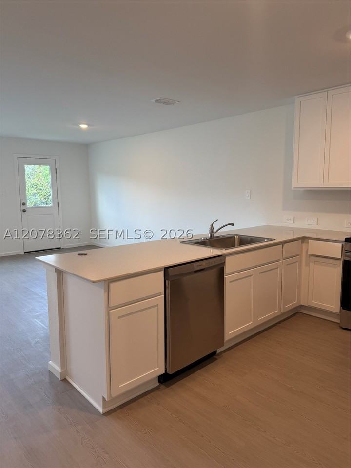1219 Orion St - Photo 4 of 17