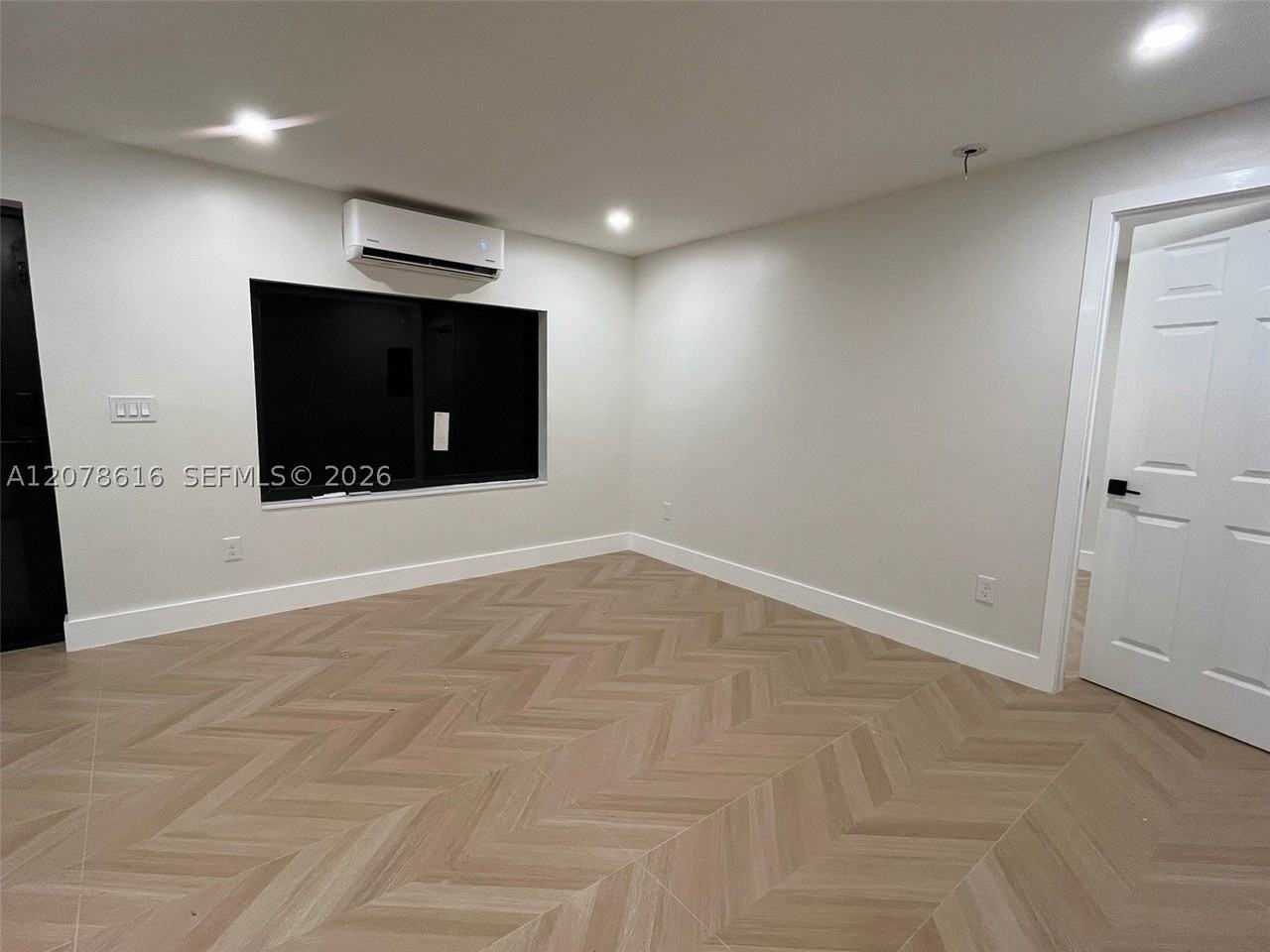2510 Scott St #2 - Photo 3 of 12