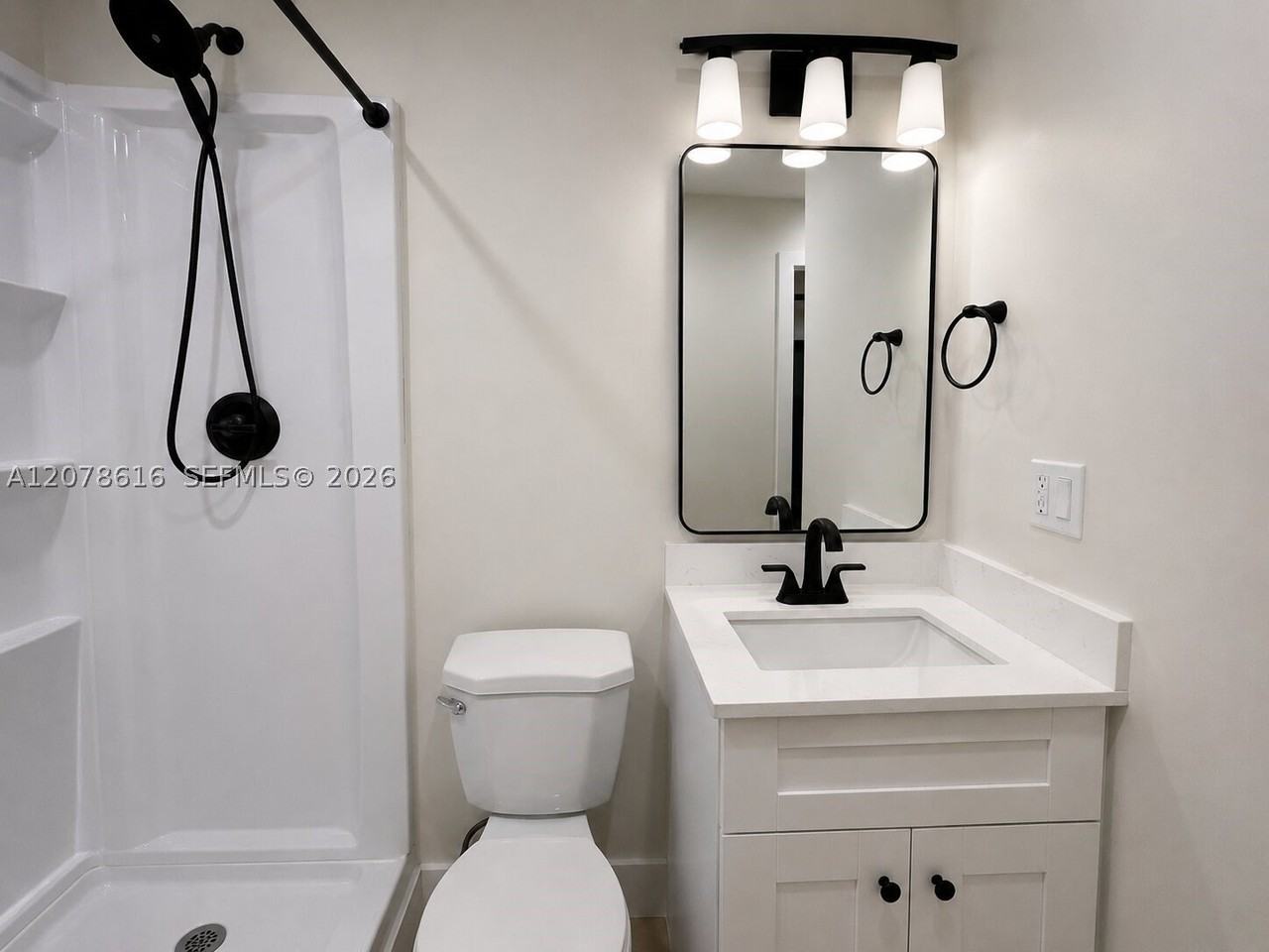 2510 Scott St #2 - Photo 5 of 12
