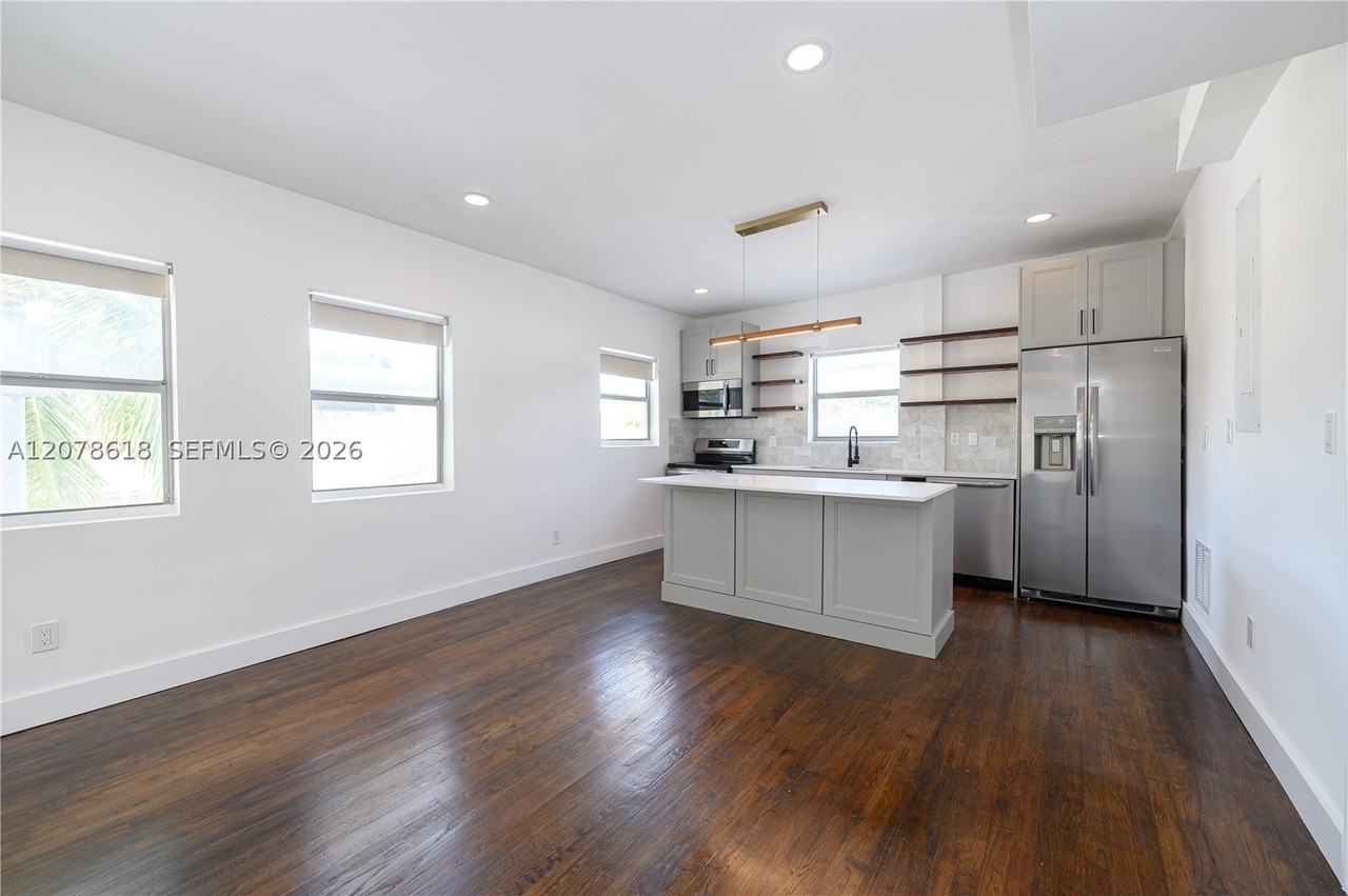 557 Meridian Ave #B - Photo 2 of 14