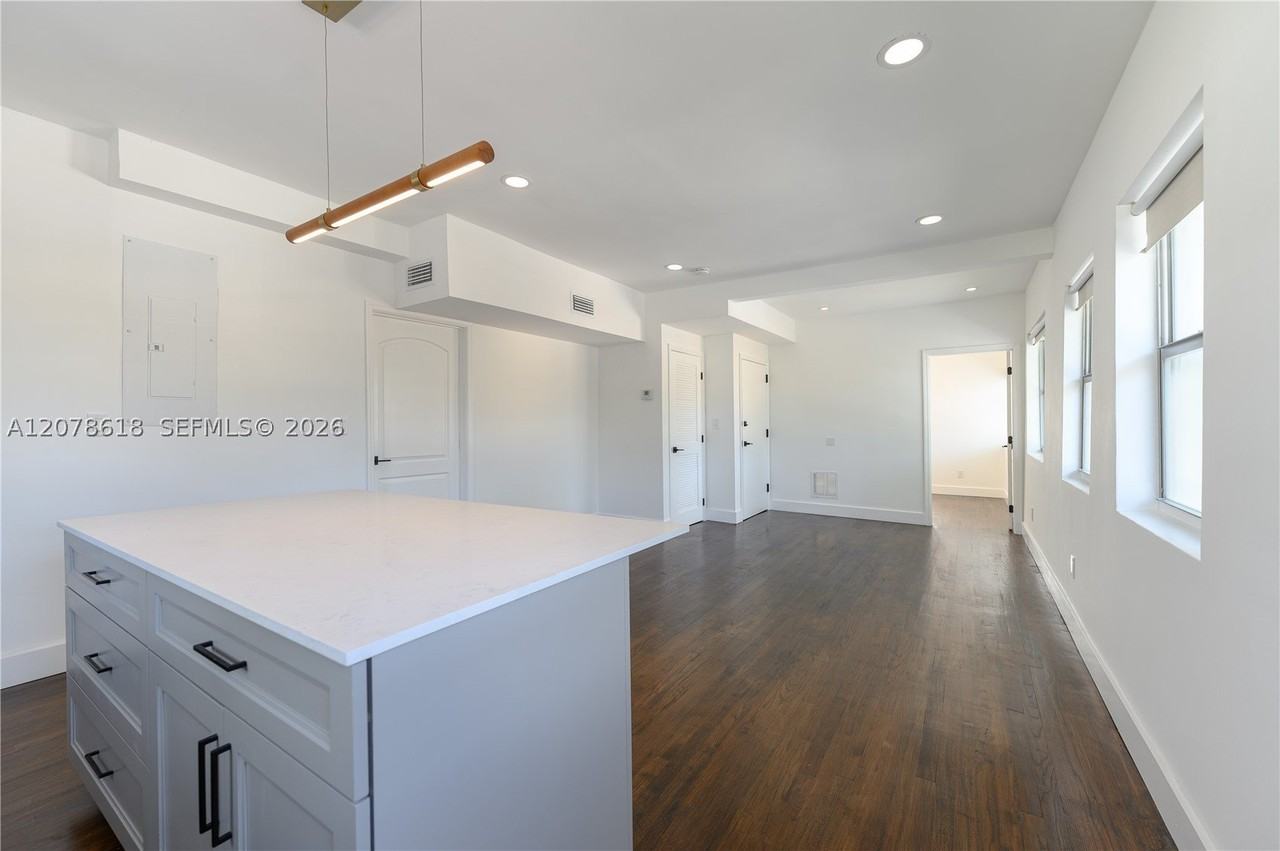 557 Meridian Ave #B - Photo 4 of 14