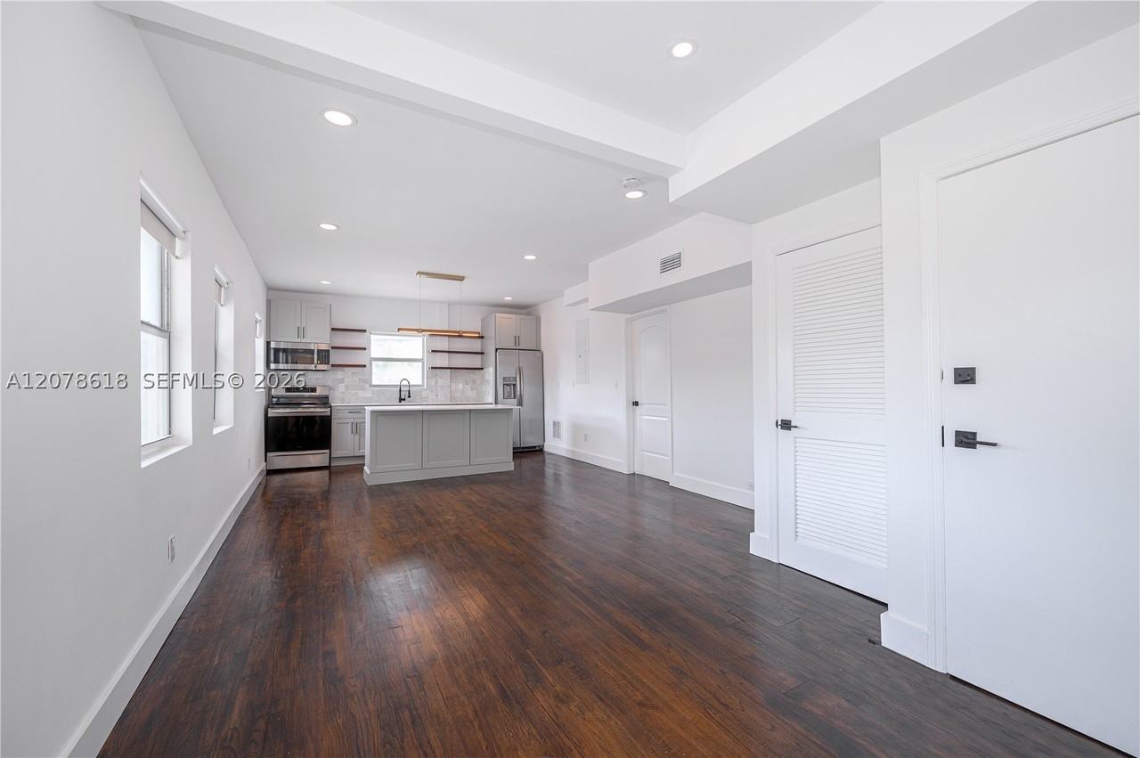557 Meridian Ave #B - Photo 5 of 14