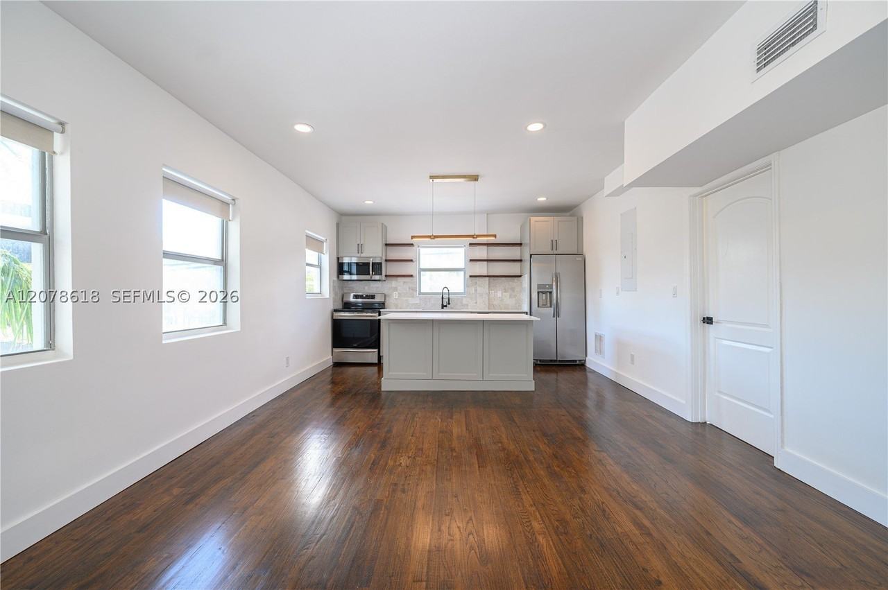 557 Meridian Ave #B - Photo 6 of 14