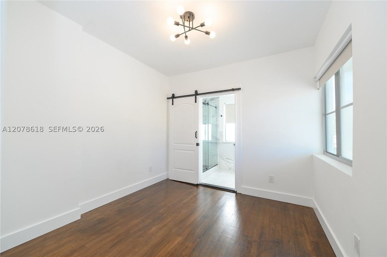 557 Meridian Ave #B - Photo 7 of 14