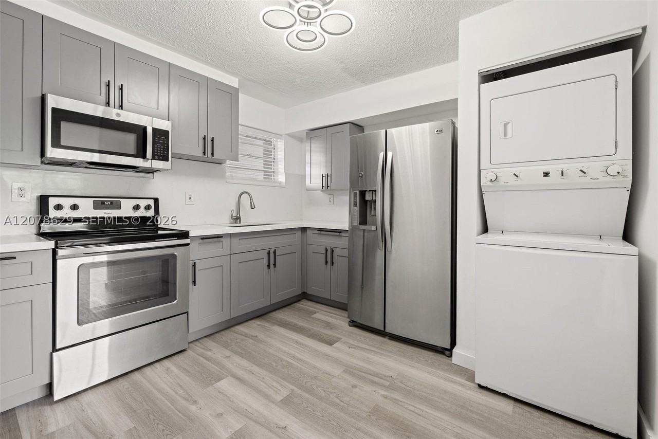 1800 Sw 25th St #2305 - Photo 3 of 14