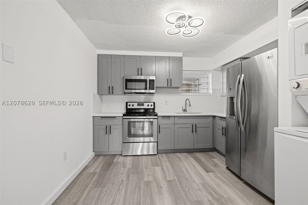 1800 Sw 25th St #2305 - Photo 4 of 14