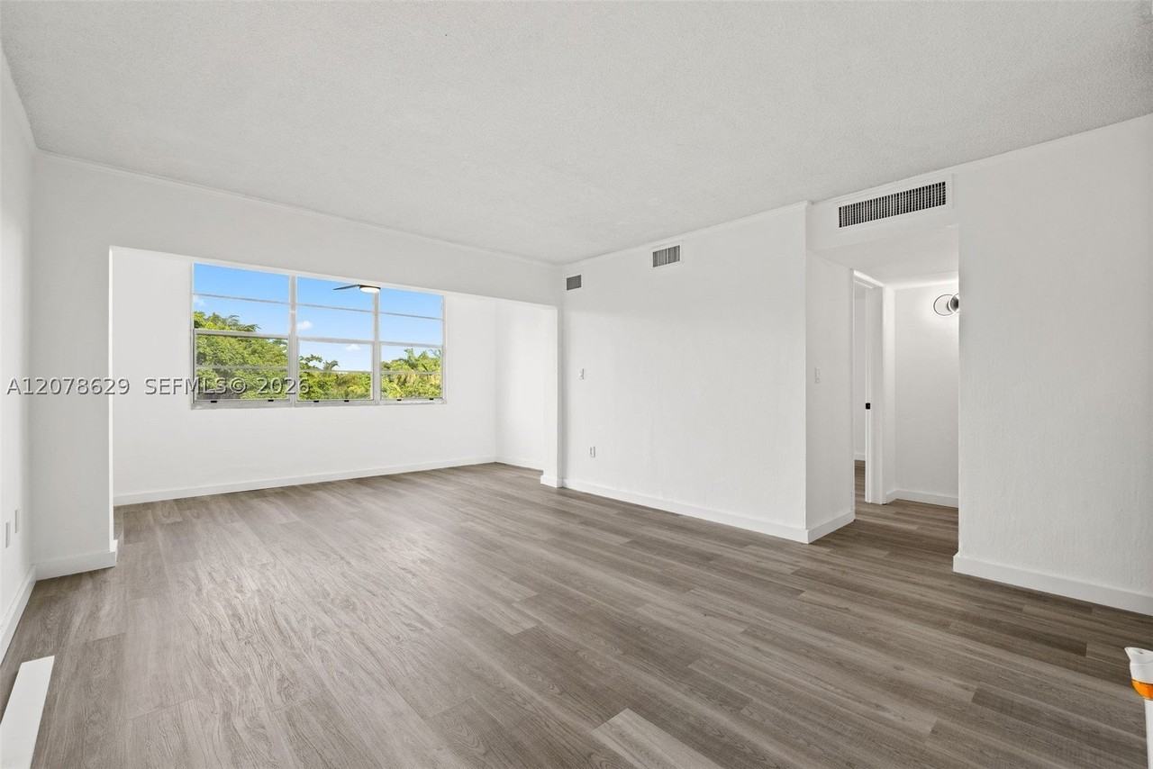 1800 Sw 25th St #2305 - Photo 5 of 14