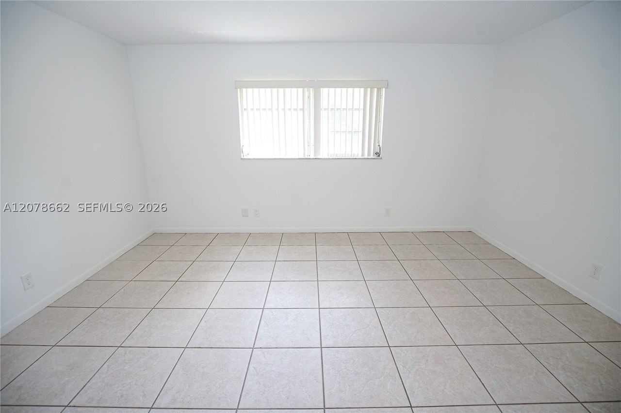 232 Ne 12th Ave #103 - Photo 6 of 8