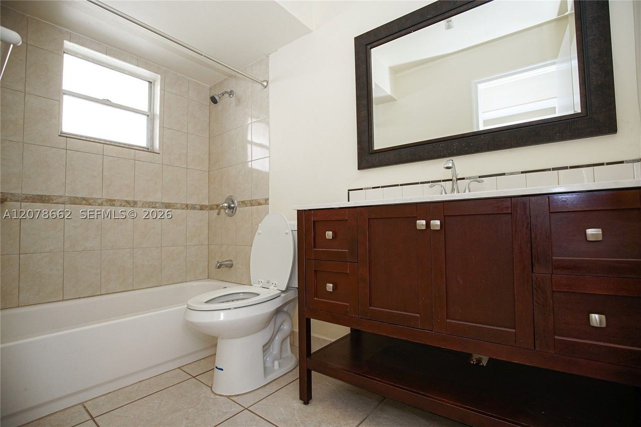 232 Ne 12th Ave #103 - Photo 7 of 8