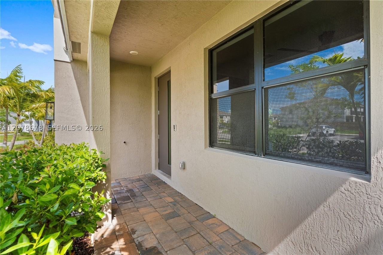 1325 Ne 2nd Ct - Photo 5 of 50