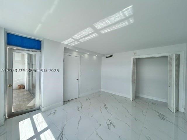 6039 Collins Ave - Photo 7 of 34