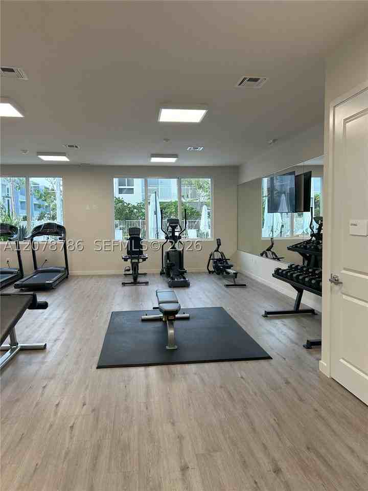 610 Ne 2nd St #304 - Photo 4 of 16
