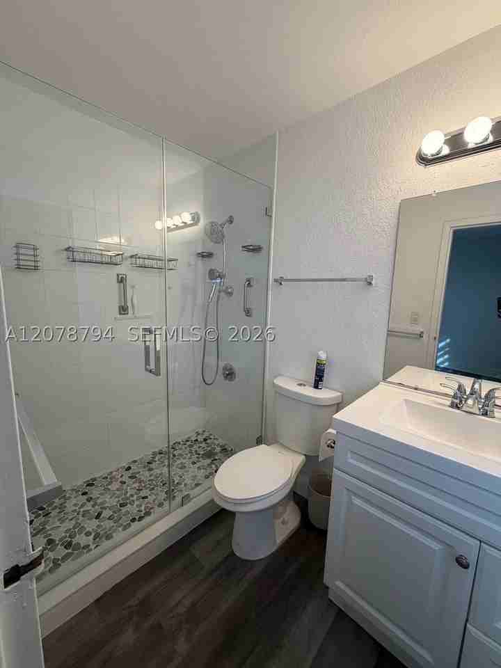 5201 Geneva Way #311 - Photo 3 of 14