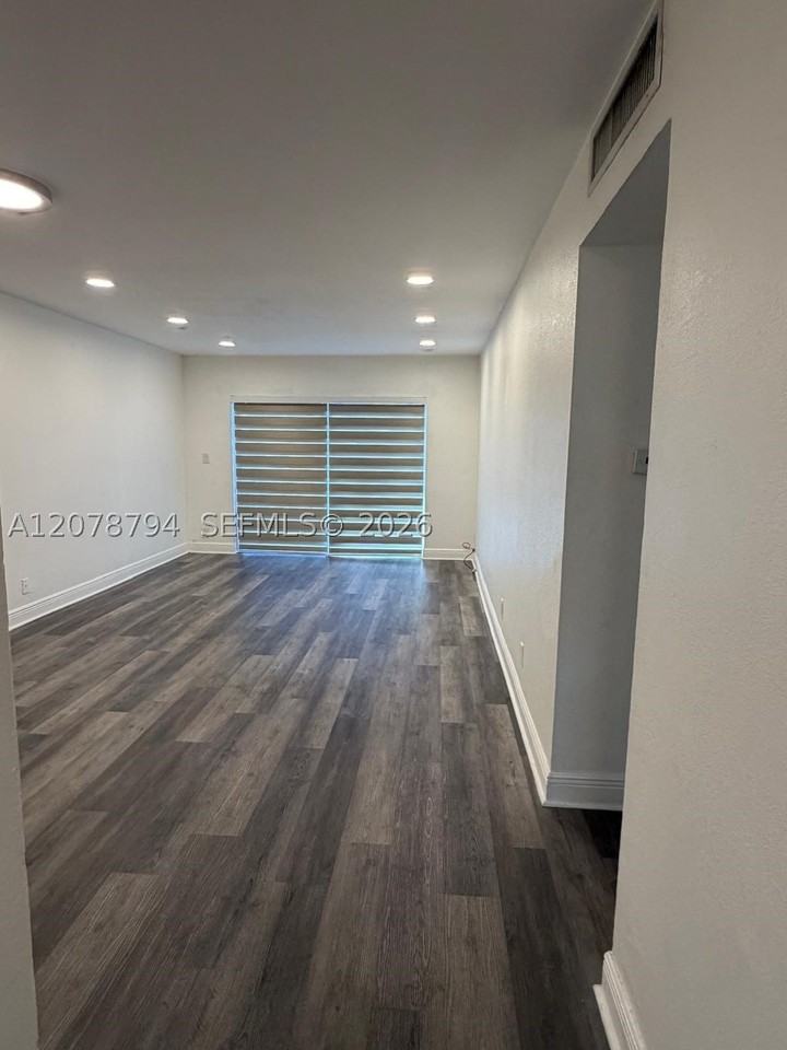 5201 Geneva Way #311 - Photo 6 of 14