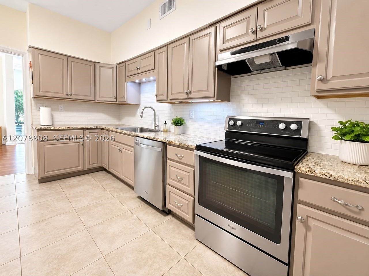 9400 E Bay Harbor Dr #3 - Photo 3 of 14