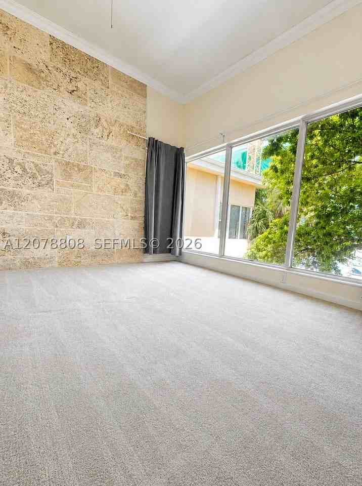 9400 E Bay Harbor Dr #3 - Photo 4 of 14