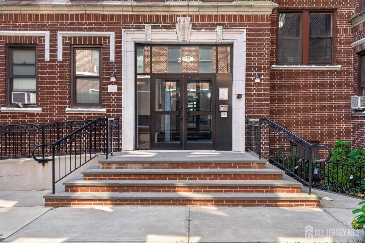 275 Harrison Ave #303